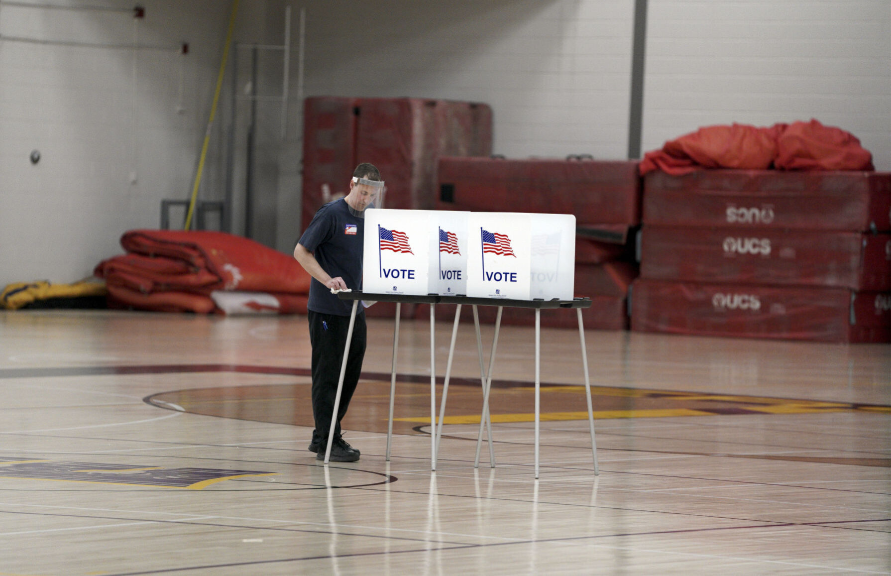 APTOPIX Virus Outbreak Wisconsin Election